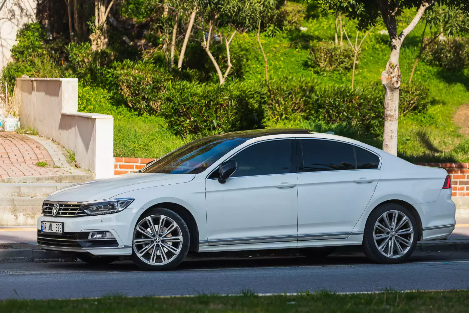 car garbage can for Volkswagen Passat